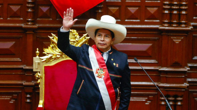 51岁卡斯蒂略宣誓就任秘鲁总统：新政府首要任务是抗击疫情