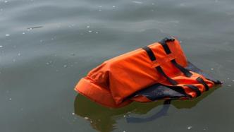 四川达州一女孩在水上乐园溺亡救生员被指失职，警方介入调查