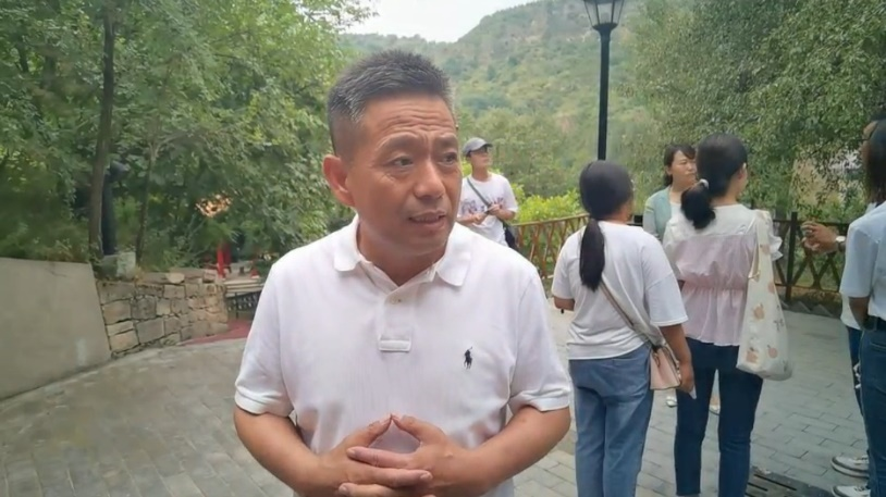 图十四|接受国小新采访的马逸飞先生