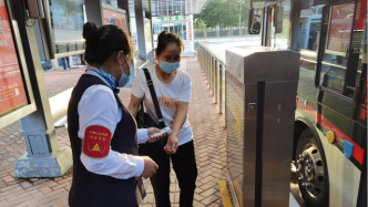 上海公交防疫再升级，明起228条公交线起讫站执行乘客测温