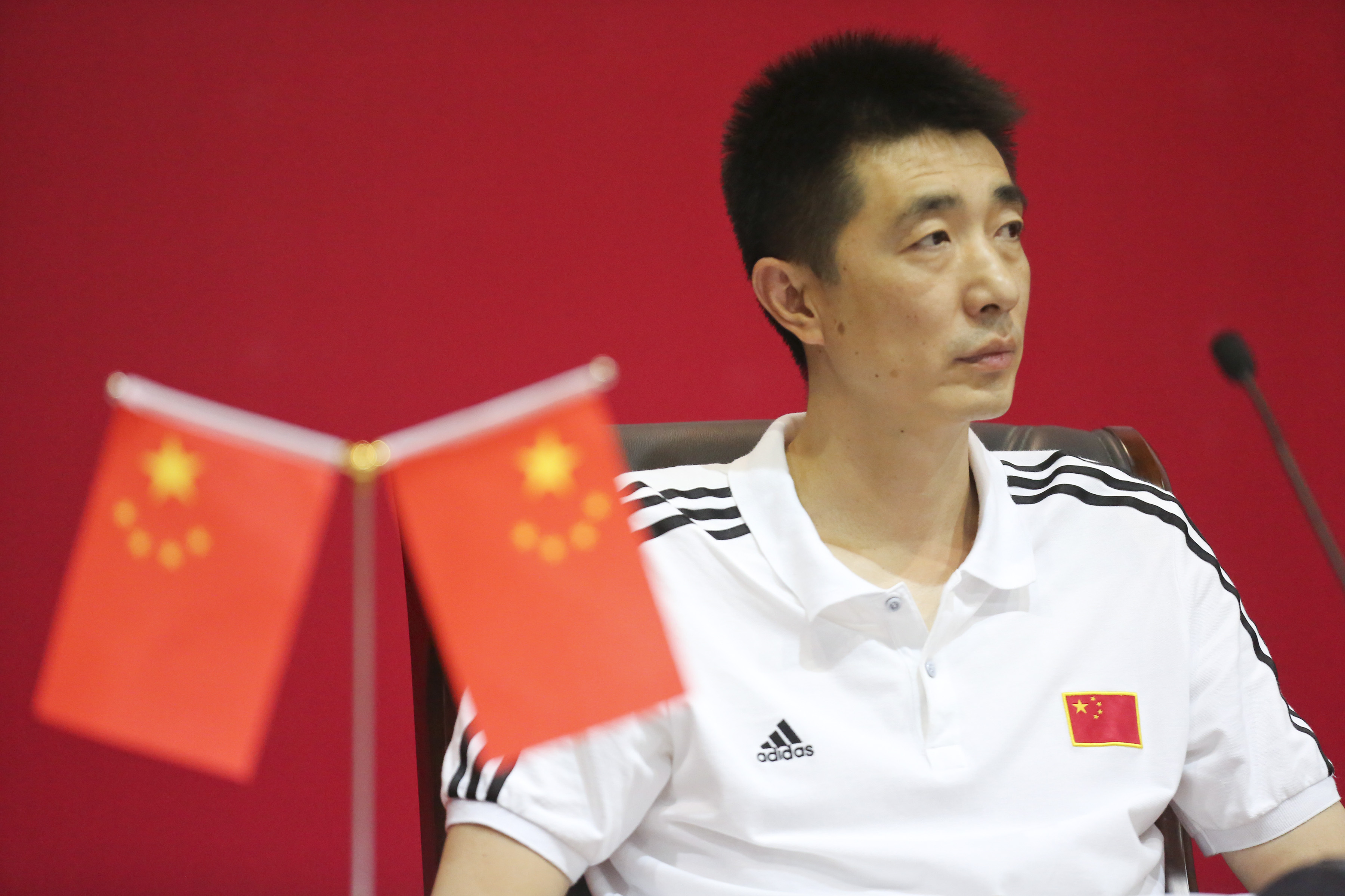 安家杰教练也和女排队员们十分熟悉.