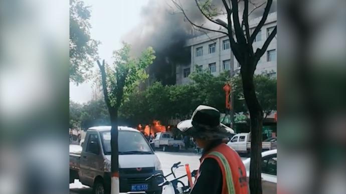 鄂尔多斯市一商铺楼道失火，致5人死亡13人受伤