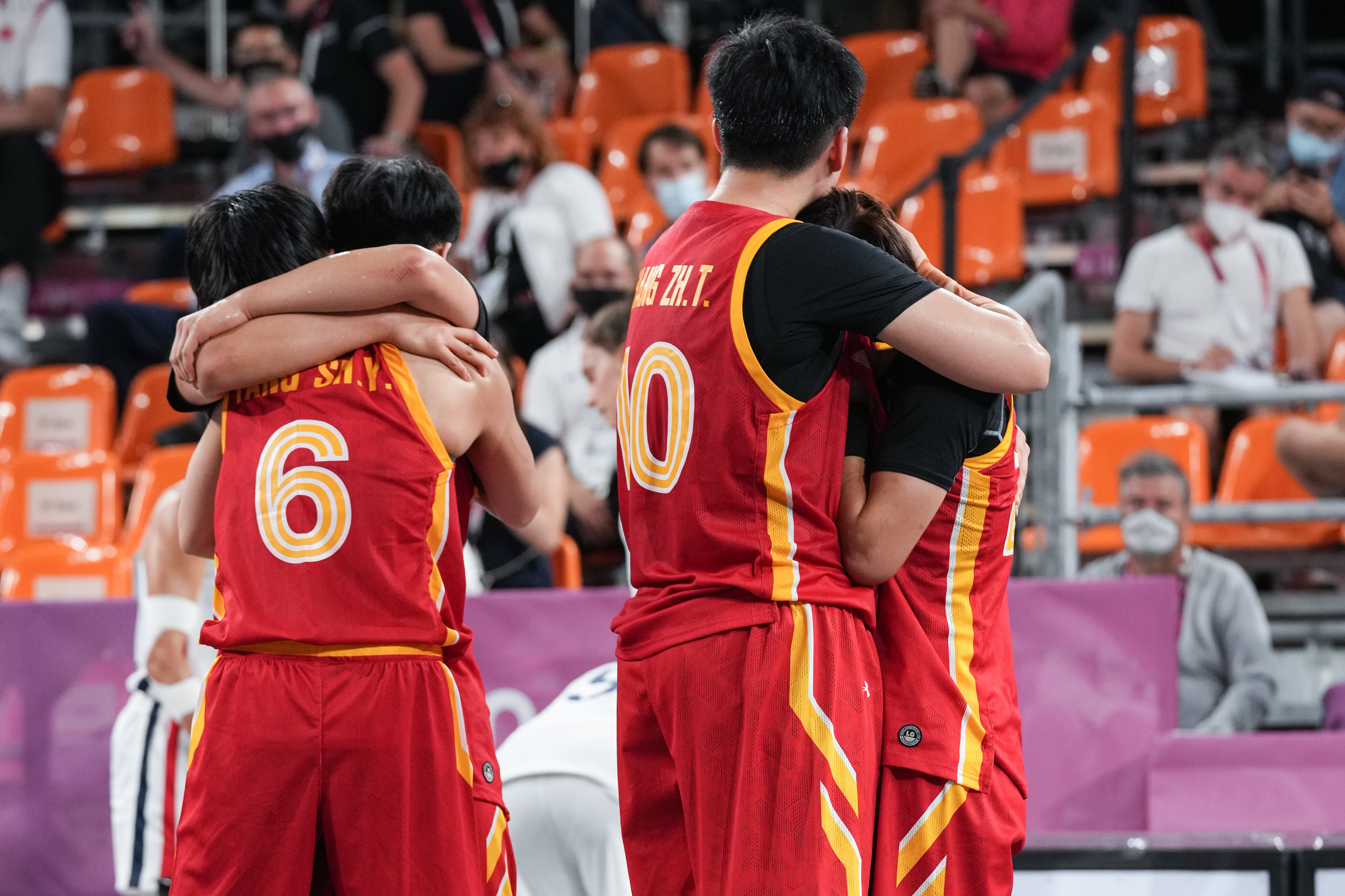 现场 姚明的怒吼 姑娘的泪水 女篮写下一句话 强国有我们