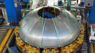 中国重型运载火箭研制新进展：直径9.5米箱底圆环焊接完成