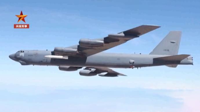 美军公开B-52战略轰炸机“开箱照”