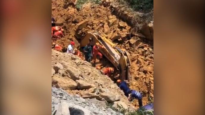 救援画面曝光！湖南湘西一高速工地边坡坍塌致4人遇难