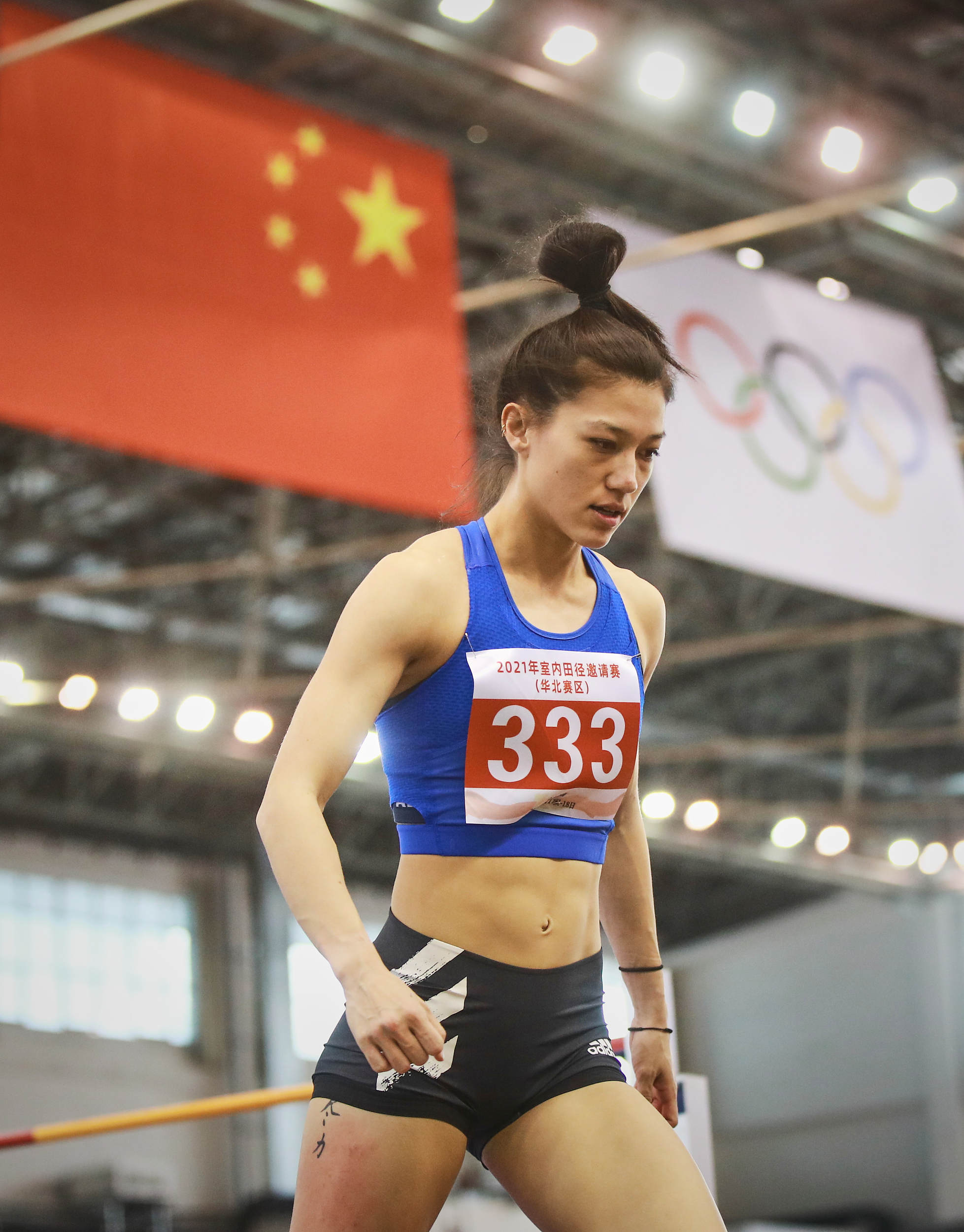 郑妮娜力参加国内邀请赛.