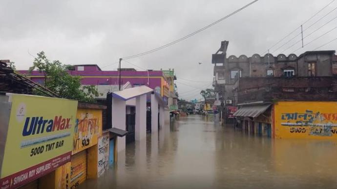 印度西孟加拉邦暴雨引发洪灾，已致16人死亡