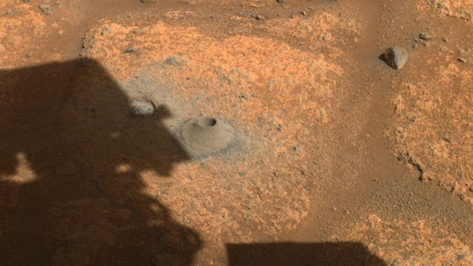 “毅力”号的首次火星岩石样本采集出故障：采集了一个空管