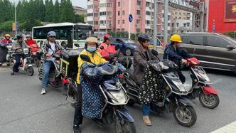 上海交警曝光“骑车不戴头盔第一名”，还曾逆行、闯红灯……