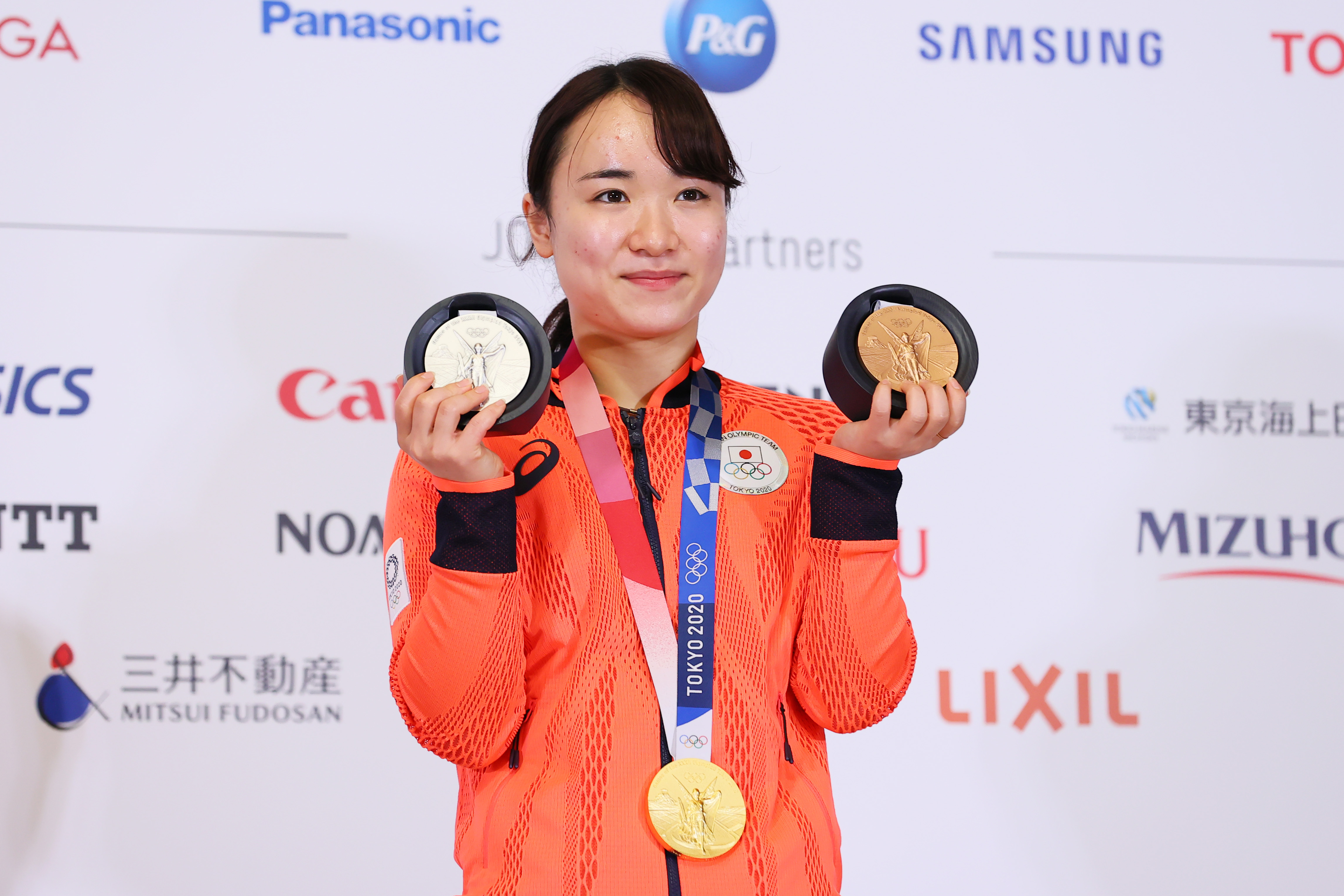 伊藤美诚获得金银铜牌。