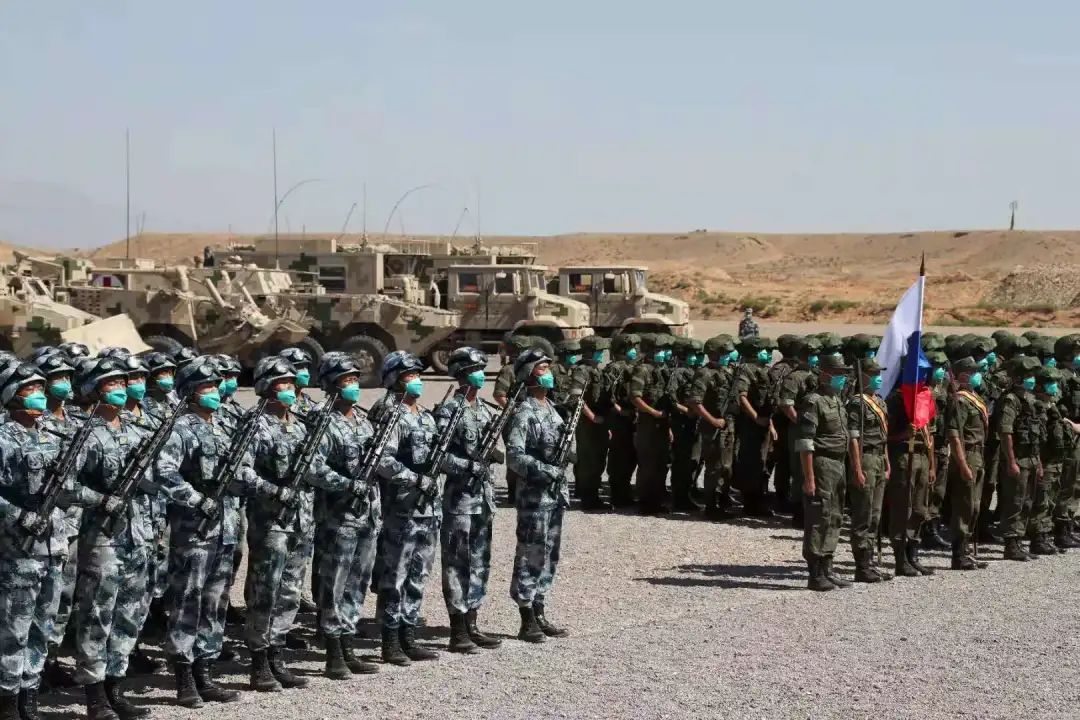"西部·联合-2021"演习开始,中俄两军参演官兵接受检阅