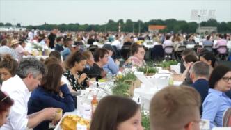 促旅游，德国柏林举办3000人户外野餐会