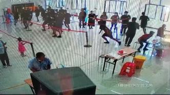 核酸檢測時接到警情，消防員們轉身就跑
