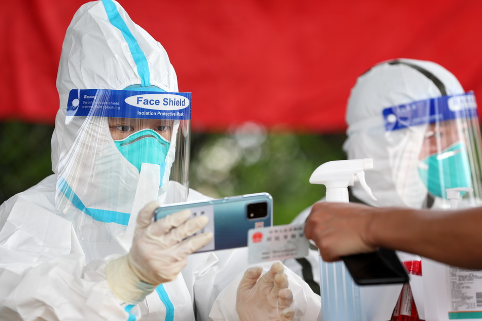 直击扬州抗疫现场:启用"2米线",医护坚持不开电扇