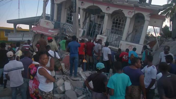 海地地震已致304人死亡，该国进入紧急状态