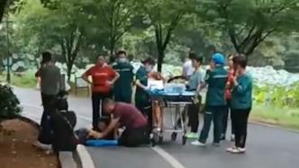 湖南一名42岁男子公园跑步时猝倒死亡，家属在旁失声痛哭