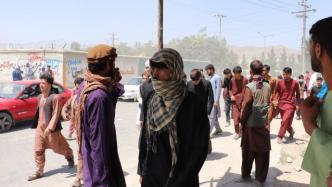塔利班占领后的喀布尔：持枪人员街头巡逻，女性不敢出门