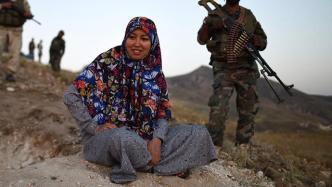 阿富汗女性的绝望：罩袍着装令、歧视离异女性与绝境下的抵抗