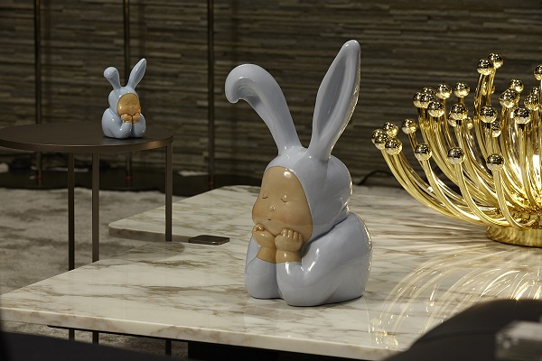 雕塑作品《兔比比》