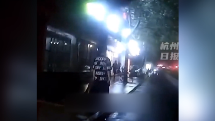 遭女網(wǎng)友拉黑后，男子尾隨對方敲其家門