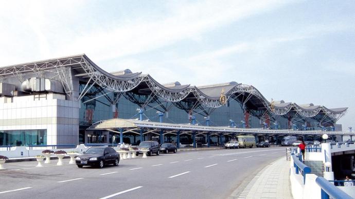 南京禄口机场热线：目前机场仍处于关闭状态，复航时间待定
