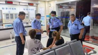 2岁幼童母亲因家庭变故欲跳河轻生，上海警方深夜劝阻