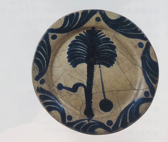 图14 9世纪 伊朗蓝彩盘西亚蓝彩陶盘 美国弗利尔美术馆藏