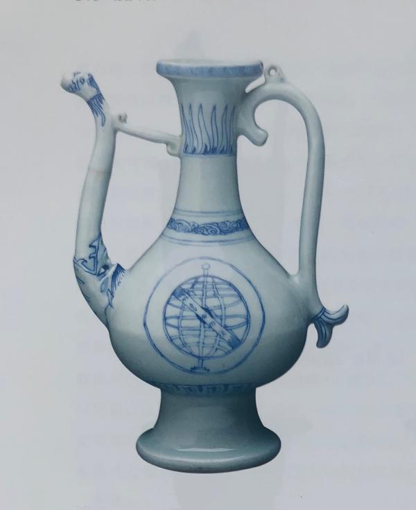 图10 明正德 景德镇窑为葡萄牙王室定烧的青花纹章执壶