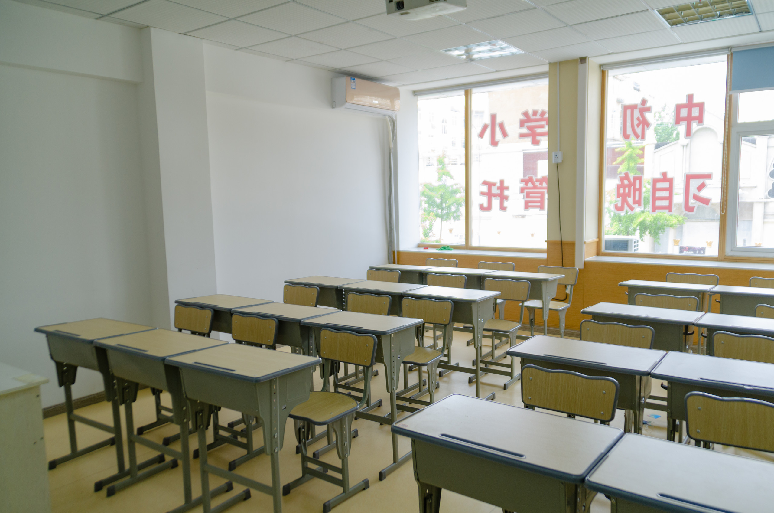 教培急刹车：寻求改道的教培人和缓慢减速的家长