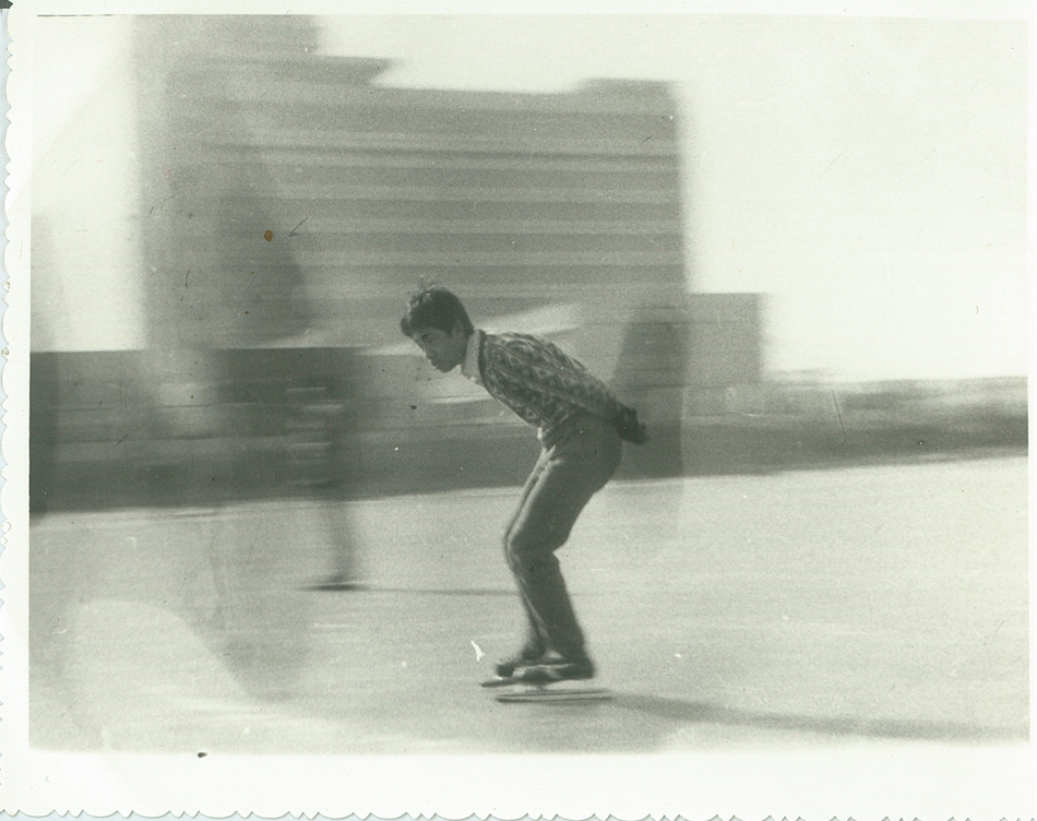 1983-1984年，老伯在天塔湖滑冰，父亲拍摄。