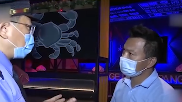 實(shí)拍北京現(xiàn)場(chǎng)檢查“胖哥倆肉蟹煲”:冰箱里一只螃蟹都沒(méi)有