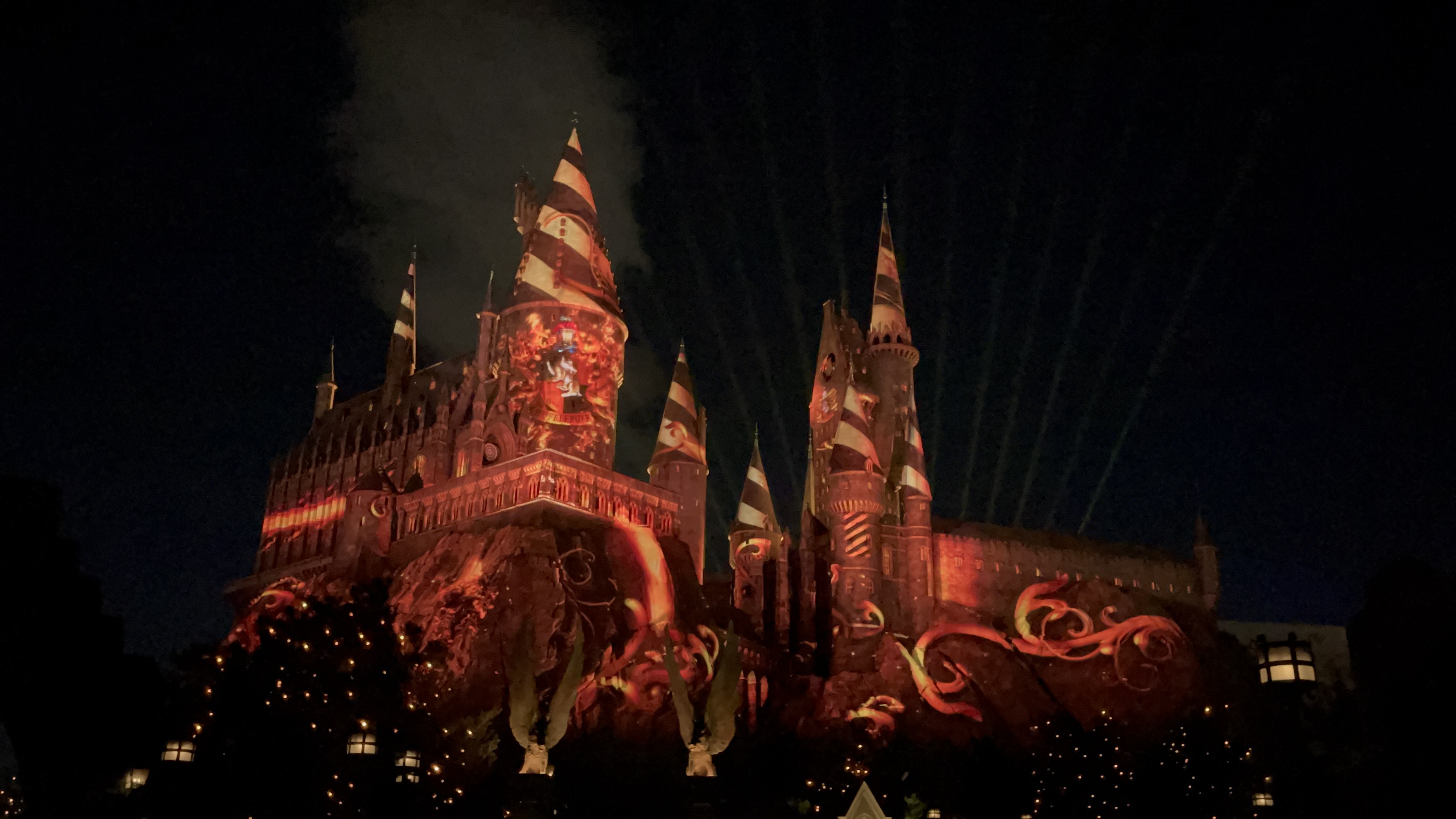 哈利·波特的魔法世界主题景区城堡灯光秀。
