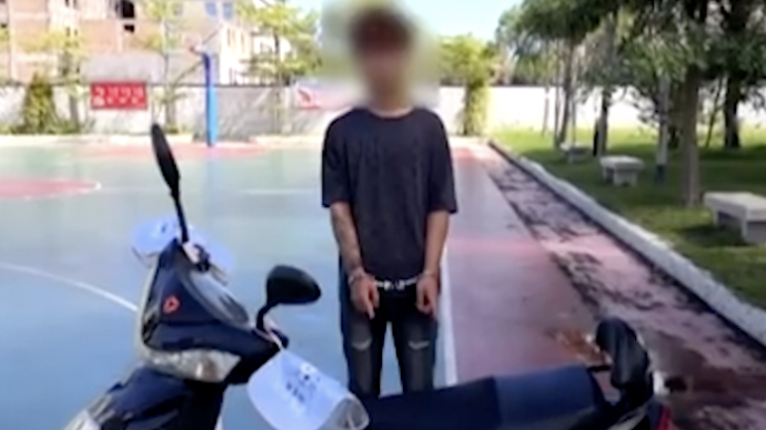 兩人在海邊游玩遭歹徒持棍追打搶劫,警方出擊破案