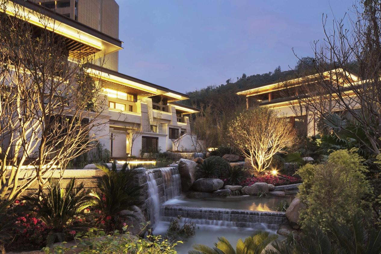 泉别院而融汇半岛的发展也毫不逊色,半岛内建造有十余个精品住宅项目