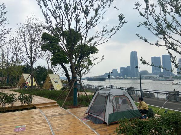 市民可以通过耀华滨江绿地公众号进行网上预约.
