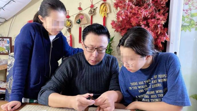 “瘋狂英語”李陽委托律師發聲明：向公眾道歉，否認家暴女兒