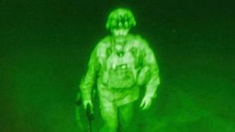 美国国防部公布最后一名离开阿富汗的美军照片