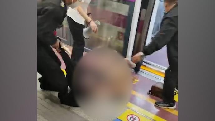 西安地铁回应女乘客被保安拖拽：与其他乘客发生口角拒不下车