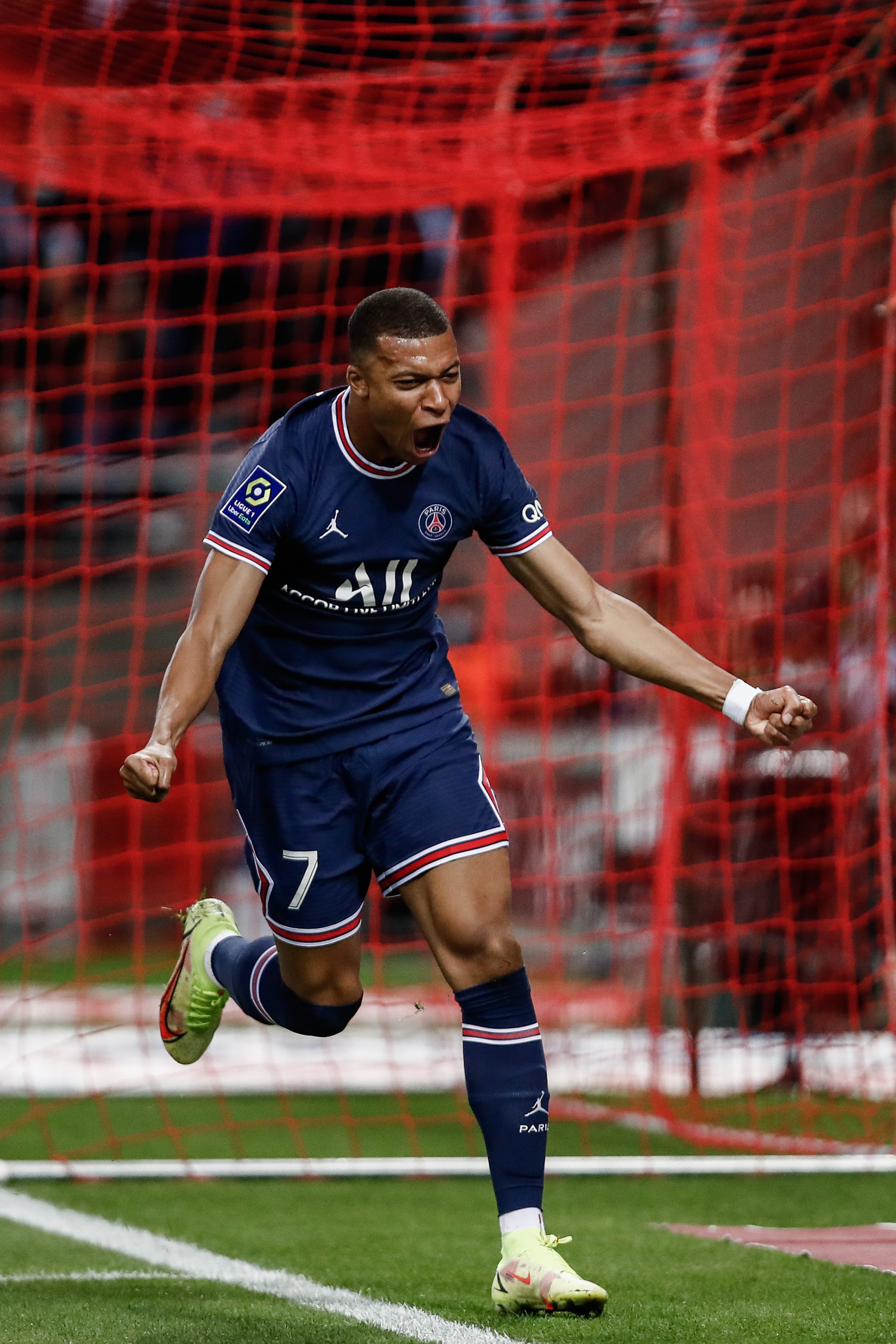 大巴黎强留姆巴佩:对土豪而言,欧冠奖杯远比2亿欧元重要