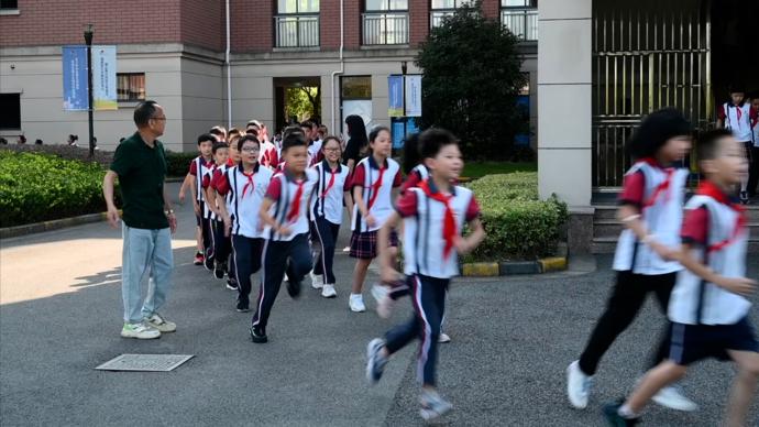 元?dú)鉂M滿開學(xué)了!記者多路探訪上海市中小學(xué)開學(xué)第一天