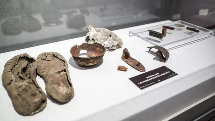 整理遗物,把无名烈士变为有名烈士