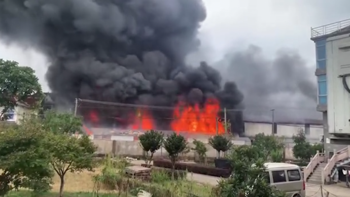 嘉善一海綿廠起火6人死亡,遇難者包括一位工廠負(fù)責(zé)人家屬