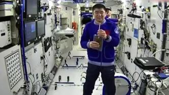刘伯明表演太空功夫茶：水泡体积太大会游离，太小不够喝