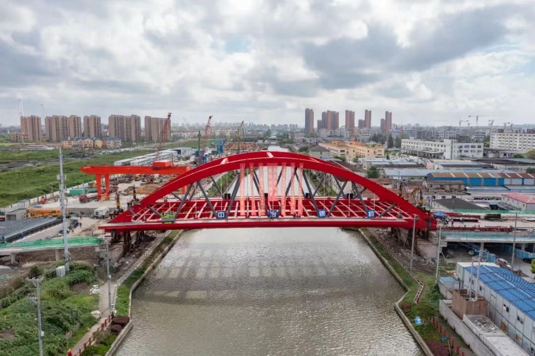 建设中的景洪路跨春申塘桥 闵行区供图