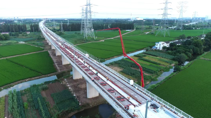 最新进展！江苏南沿江城际铁路进入线上无砟轨道施工阶段