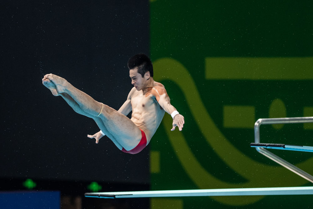 北京隊選手曹緣獲得第十四屆全運會跳水項目男子個人全能冠軍。新華社記者 陶亮 攝