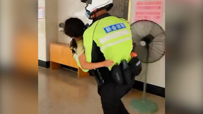 江門一女孩被毒蛇咬傷,兩地鐵騎接力送醫