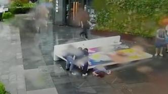 灿都 | 上海一女子被大风吹倒的广告牌砸伤，幸无生命危险