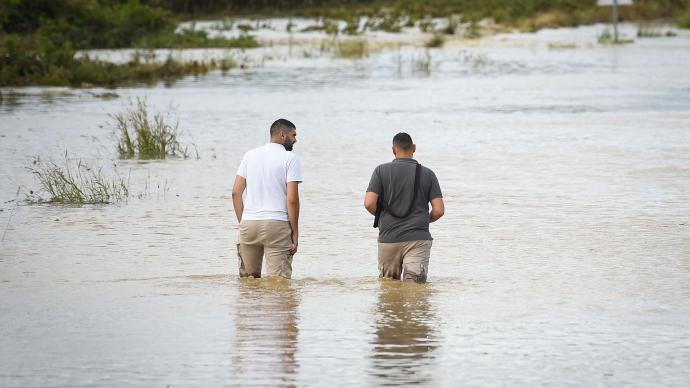 法国南部遭暴雨袭击，2小时降下2个月的雨量